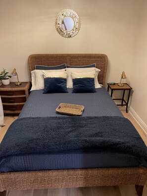 3 chambres, coffres-forts dans les chambres, fer et planche à repasser