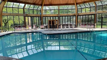 Inomhuspool och uppvÀrmd pool