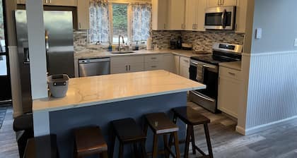 Spacious 3BR Townhouse: Near Camelback, Kalahari, Aquatopia & Great Wolf Fun