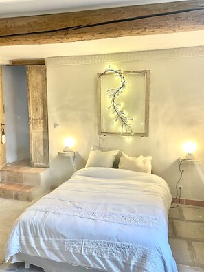 4 bedrooms, desk, iron/ironing board, WiFi