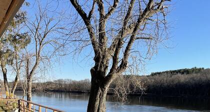 Getaway Cabin on the Rock River, enjoy kayaking, canoeing and fishing