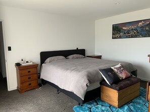 4 bedrooms, WiFi, bed sheets