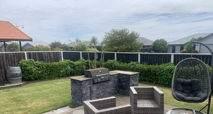 Family Home ten mins from beach - central location