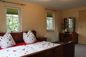 2 bedrooms, free WiFi, bed sheets