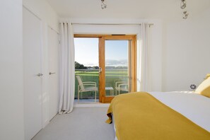 3 bedrooms, desk, iron/ironing board, travel cot