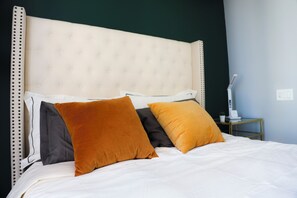 1 Schlafzimmer, Schreibtisch, Bügeleisen/Bügelbrett, Reisekinderbett