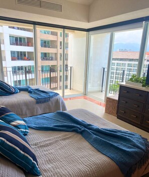 3 bedrooms, WiFi, bed sheets - GRAND VENETIAN, OCEAN FRONT CONDO (PUERTO VALLARTA)
