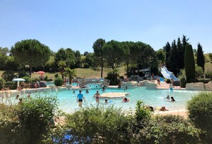A swimming pool area with multiple water slides and a bridge. - Gaillac House (Gaillac)