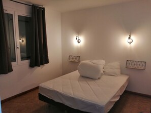 7 多间卧室、办公桌、旅行婴儿床、免费 WiFi