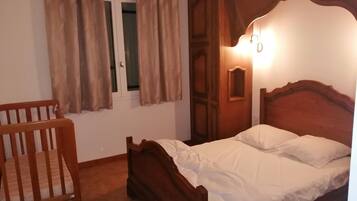 7 quartos, escrivaninha, berço de viagem, Wi-Fi de cortesia