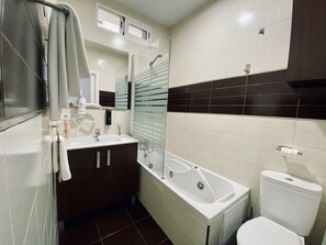 Hair dryer, towels, soap, shampoo - COSTASOL apartment, centrally located, modern. Up to 8 persons (Córdoba)