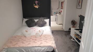 Apartment | 2 bedrooms, iron/ironing board, free WiFi, bed sheets