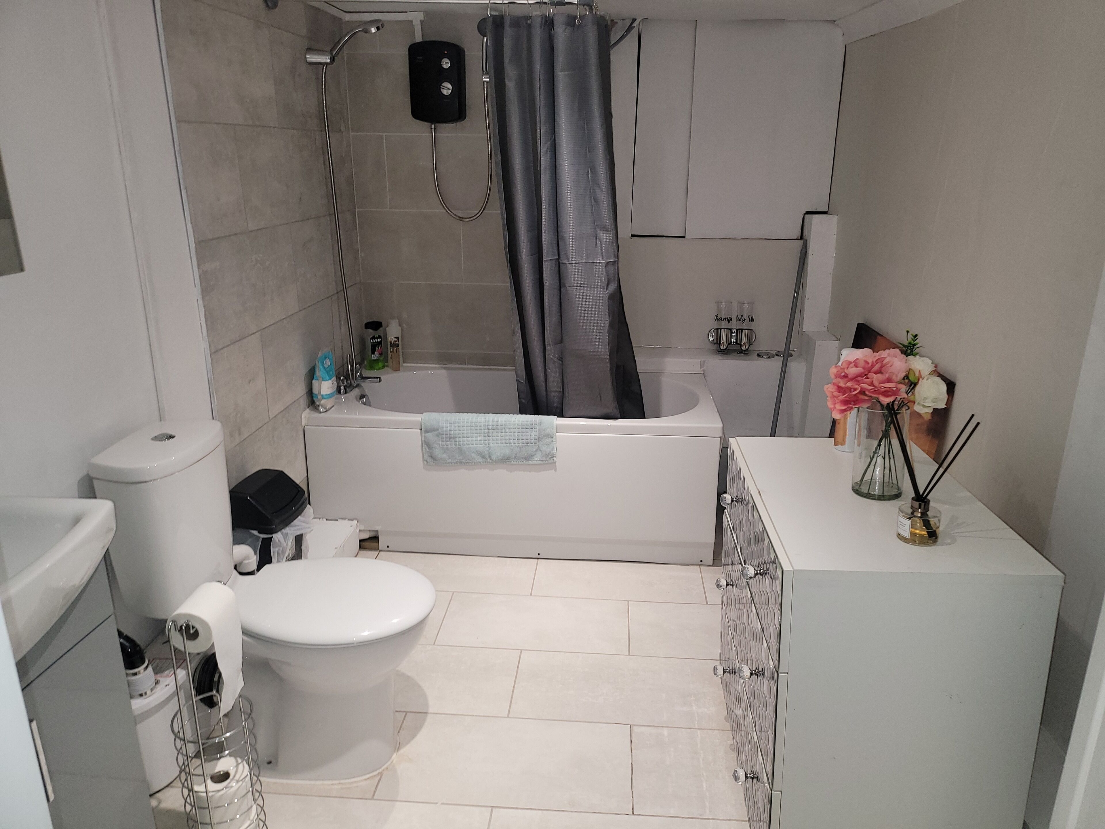 Apartment | Bathroom | Combined shower/tub, deep soaking tub, hair dryer, towels