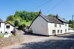 Cottage | Exterior - The Snuggery a Cosy Country Cottage (Wellington)