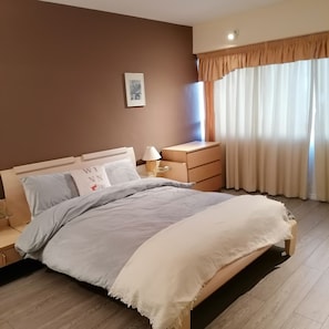 Departamento, 1 cama King size | 1 habitación, tabla de planchar con plancha, wifi gratis y ropa de cama
