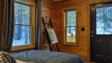 3 makuuhuonetta, memory foam -patjalliset sängyt, pimennysverhot, Wi-Fi