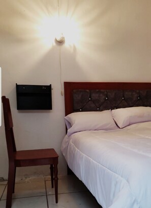 Basic Single Room | Bed sheets - El Hijo del Sol (Cusco)