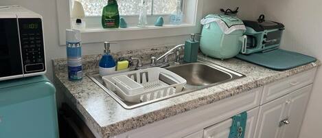 Fridge, microwave, oven, coffee/tea maker