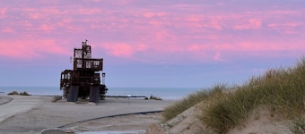Cozy apartment on the seawall in Westende