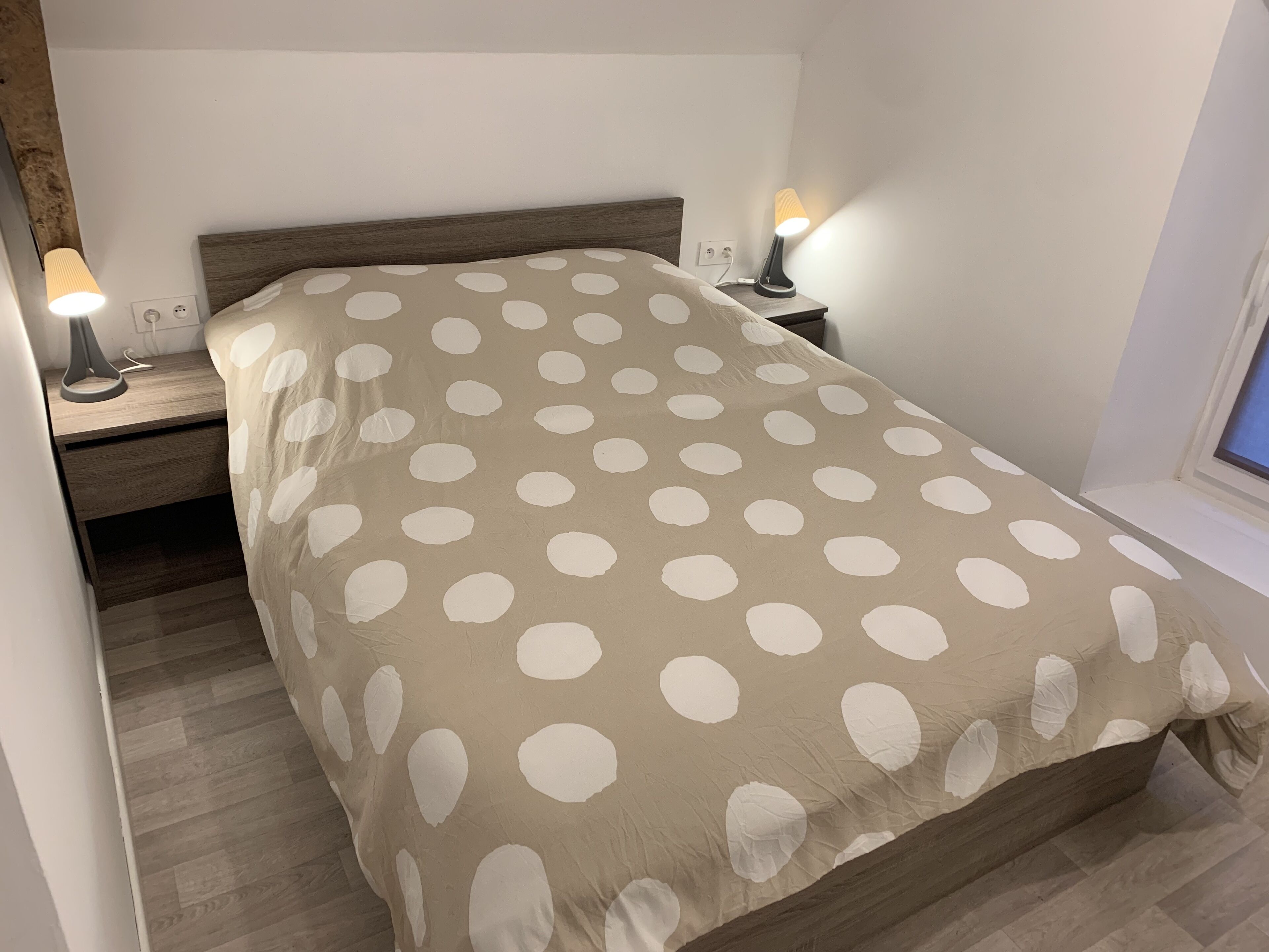 1 dormitorio, cuna de viaje, wifi gratis y ropa de cama