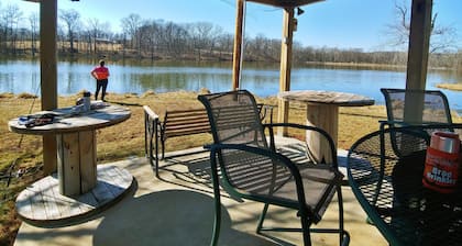 Secluded and Cozy Lake House/Farmhouse on 40 acres with a 13 acre private lake