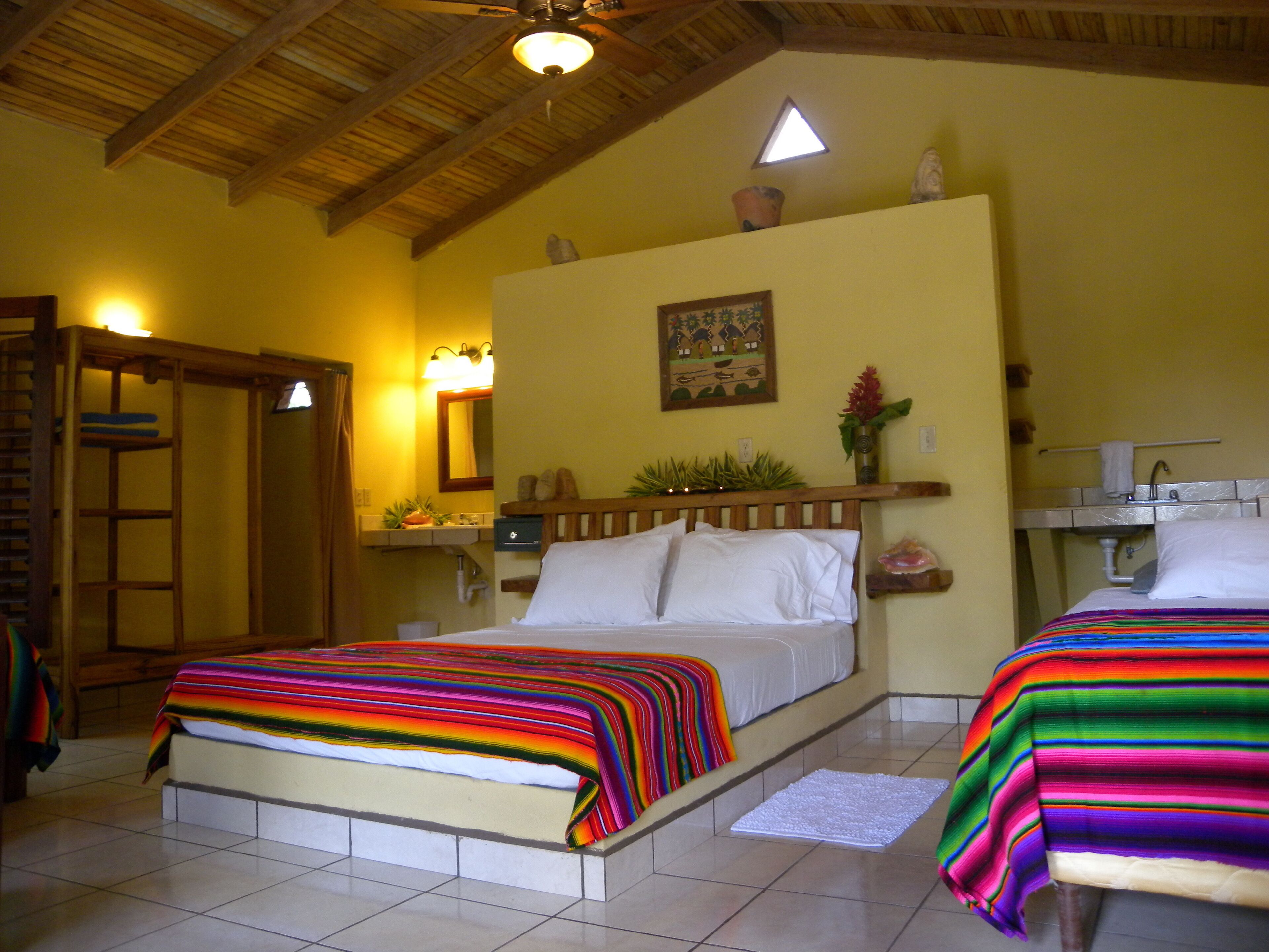 Family Cabin | Individually furnished, laptop workspace, free WiFi, bed sheets