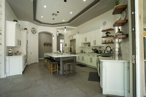 冰箱、微波炉、烤箱、炉灶