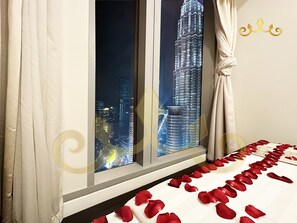 Presidential-Apartment, 2 Schlafzimmer (KLCC View Apartment) | Hochwertige Bettwaren, Daunenbettdecken, Pillowtop-Betten, Schreibtisch