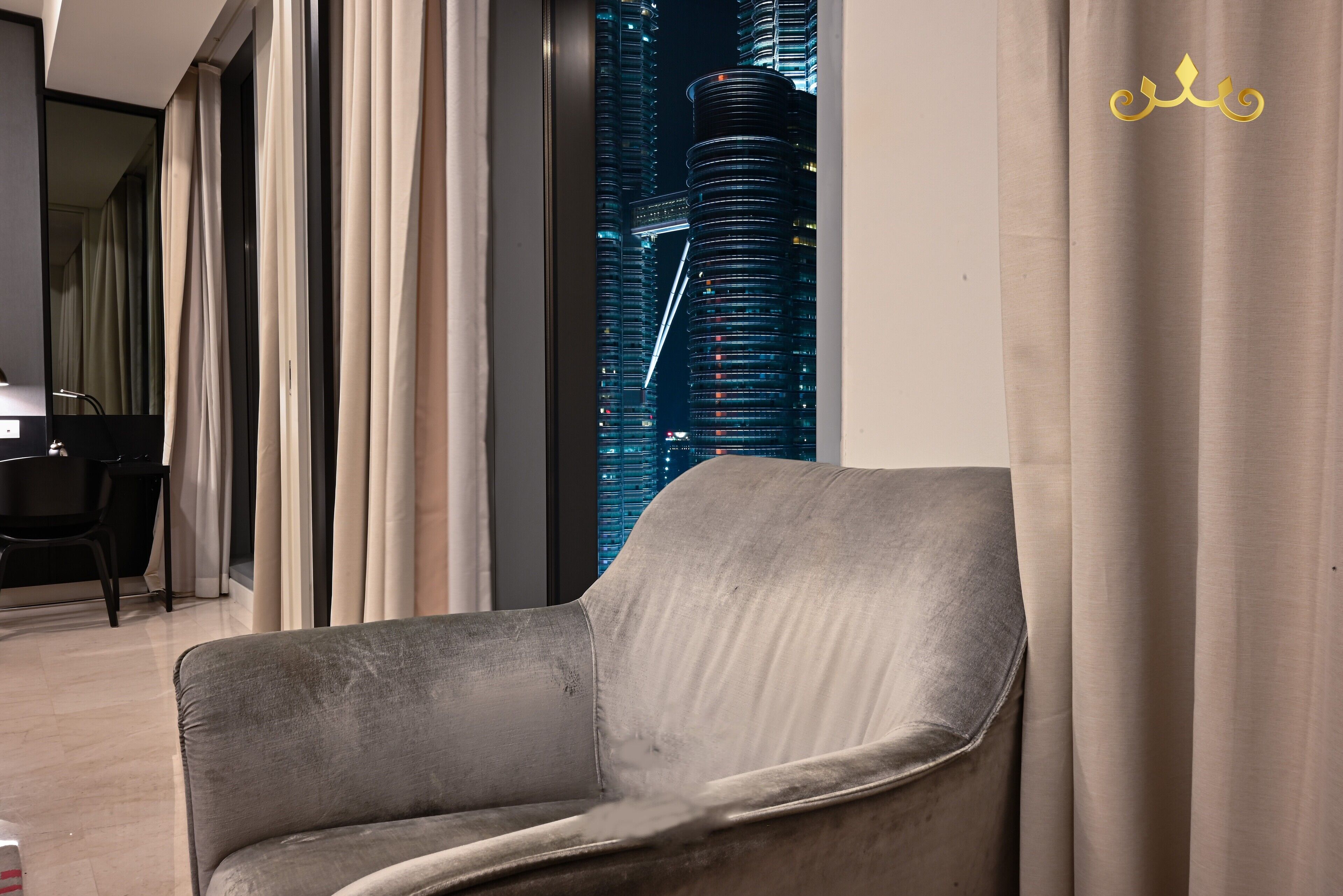 Luxe appartement, 1 slaapkamer (KLCC View Suite) | Woonkamer | Een 50-inch smart-tv met digitale zenders, Netflix en betaalfilms