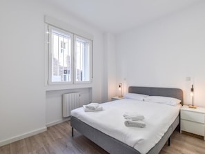1 bedroom, iron/ironing board, free WiFi, bed sheets - apartamentos madrid rio I de alquiler temporal (Madrid)