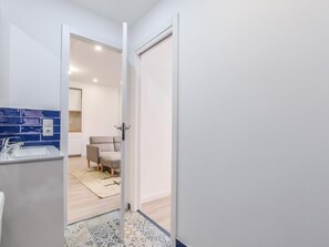 Shower, hair dryer, towels - apartamentos madrid rio I de alquiler temporal (Madrid)