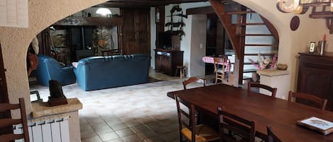 TV, fireplace