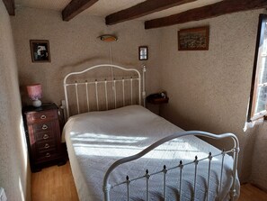 3 bedrooms, travel crib