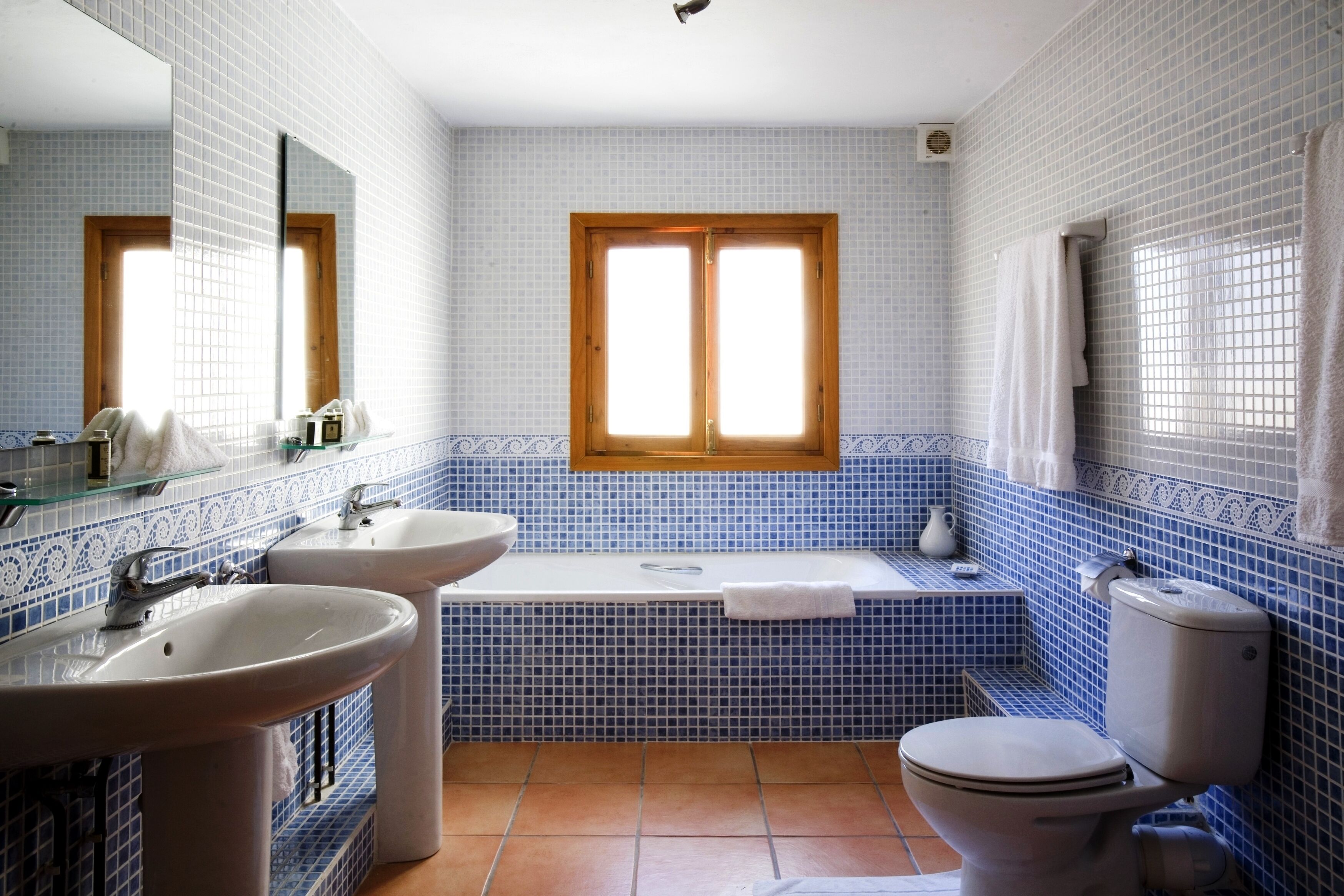 Een douche, een haardroger, handdoeken