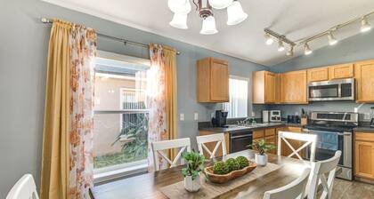 Family Getaway Home Near Disney BBQ & Big Pool