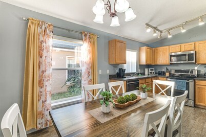 Family Getaway Home  Near Disney  BBQ & Big Pool