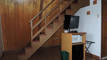 Chambre, Plusieurs lits | Bureau, fer et planche à repasser, accès au Wi-Fi (inclus)