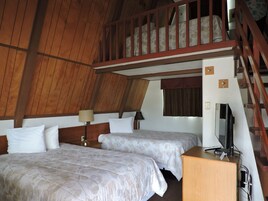 Family Room | Tabla de planchar con plancha, wifi gratis, ropa de cama