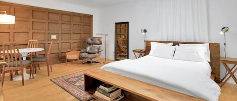 1 dormitorio, tabla de planchar con plancha, wifi y ropa de cama