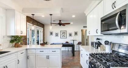 BOHEMIAN AND MODERN SERENE HOME WITH POOL