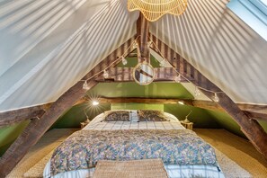 6 Schlafzimmer, Schreibtisch, Bügeleisen/Bügelbrett, Reisekinderbett