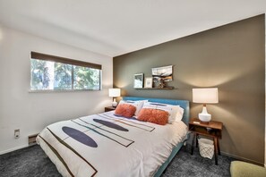 3 bedrooms, WiFi, bed sheets - Koyukon Cozy Cabin 3BR,2BA-10 Min. to Ski (South Lake Tahoe)