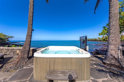 Kona Spectacular Ocean Front 5BR, 4BA Pool,Spa,AC
