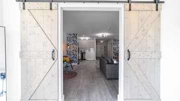 Loft Superior | Seprai premium, brankas, dan didekorasi berbeda-beda