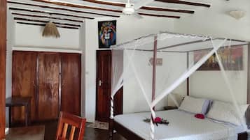 2 bedrooms, desk, free WiFi, bed sheets