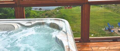 Outdoor spa tub