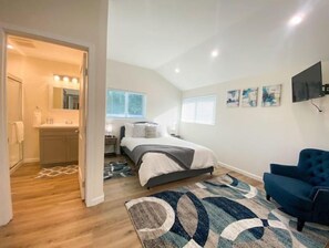 3 bedrooms, in-room safe, iron/ironing board, travel crib