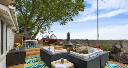 Cozy waterfront cottage