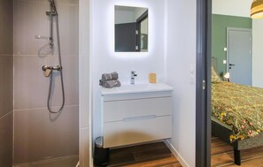 Bathtub, hair dryer