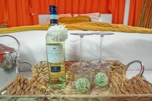 1 quarto, cofres nos quartos, acesso à internet, roupa de cama